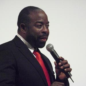 Listen to Extracts Les Brown's Podcast in the App