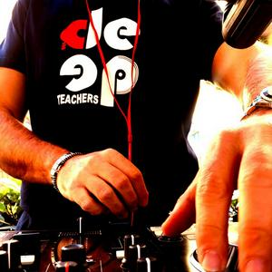 Listen to LORENZO CARBONE SOULFUL HOUSE PODCASTS in the App