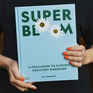 Listen to Super Bloom: A field guide to flowers for every gardener in the App